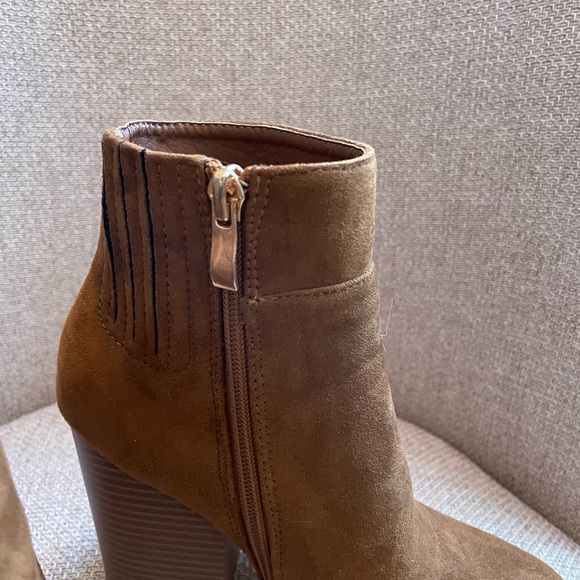 Catherine Malandrino 6.5 brown suede ankle boots booties shoes heels boho - Picture 9 of 10